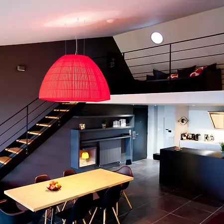 Le 303 Apartment *